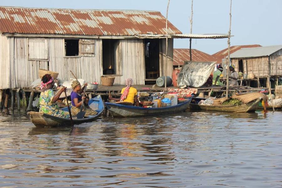 La vie sur l’eau des toffins dans la cité lacustre de Ganvié au Bénin