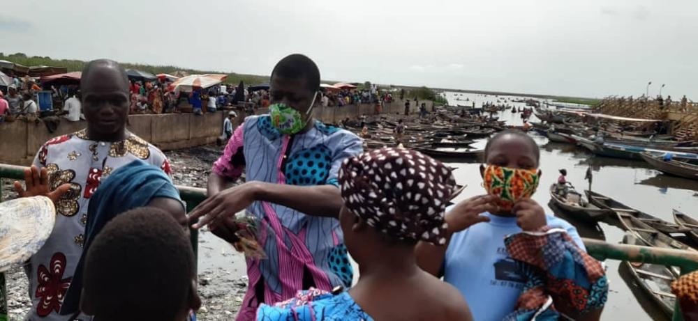 Des masques distribués au Bénin grâce à vous